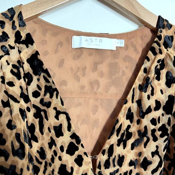 ASTR Leopard Blouse - Picture 3 of 5